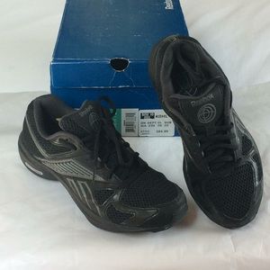 Reebok - Simply tone sneakers - sz 5
